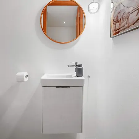 Modern Garden With Sauna Near Lift Apartment *