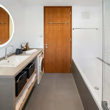 Apartment Modern Garden With Sauna Near Lift